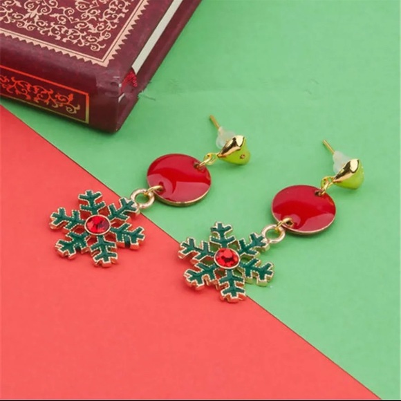 🎄❄️Snowflake Round Red Rhinestone Enamel Earrings - Picture 2 of 5